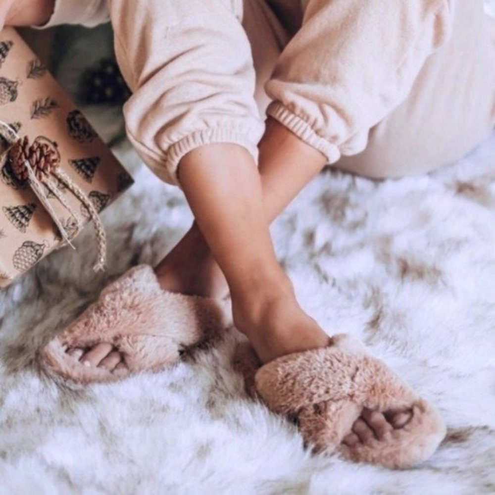 Nude faux fur slipper slides crisscross straps - Picture 8 of 8